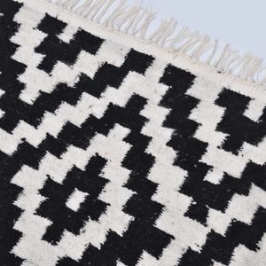1-Pyramide-Noir-Tapis-Zarbia-Carpet-Sheep-wool-laine-Handemade-artisanat-artisanatex-tunisie-tunisia